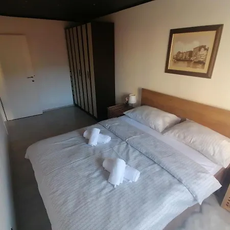 Lägenhet Via Corso Rijeka